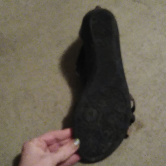 Beige, gray , and brown snakeskin pattern sandals - Picture 4 of 5